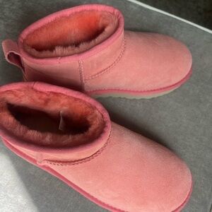 Girl’s/Women’s Size 7 pink UGG boots